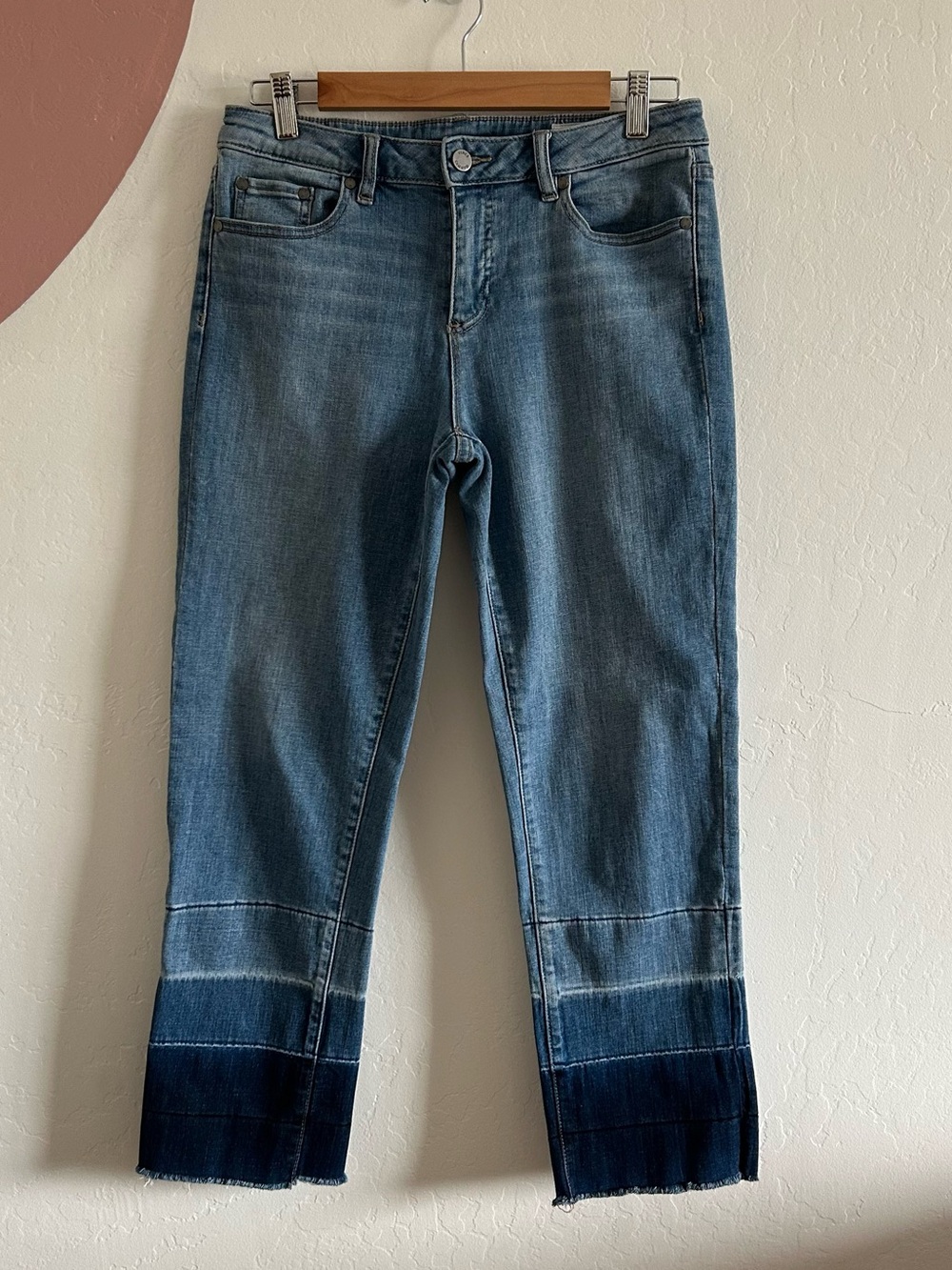 Vince Camuto Women’s Cropped Jeans Raw and Blue Fade at Hem size 28/6 Ombré